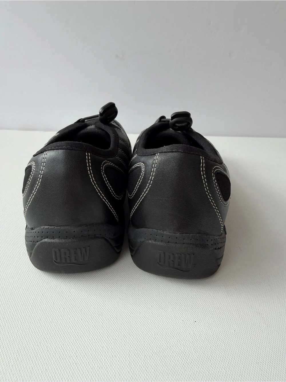 Drew Women’s 7W Wide Black Leather Mesh Comfort Walking Shoes Bungee NWOT